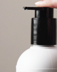 GIF of the Alcôve Hair Nourishing Styling Jelly for Hair showing the texture of the product