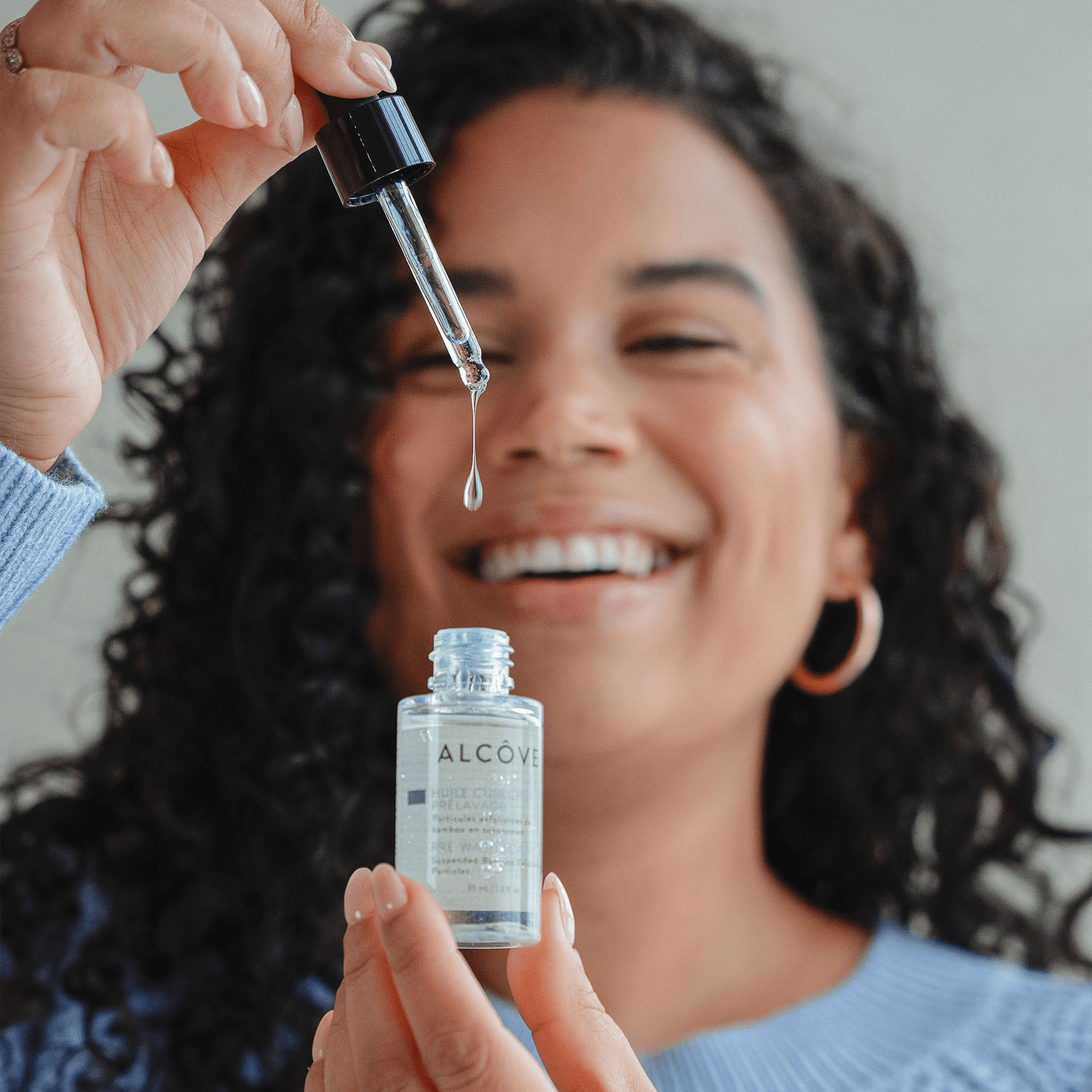 Image showing a drop of the Alcove Hair Pre-Wash Scalp Oil